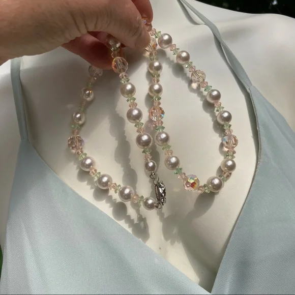 Pearl pastel crystal strand necklace 21” - Picture 2 of 7